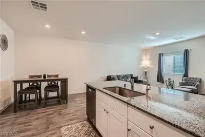 527 Clearsable Avenue, Henderson, NV 89044 Kitchen