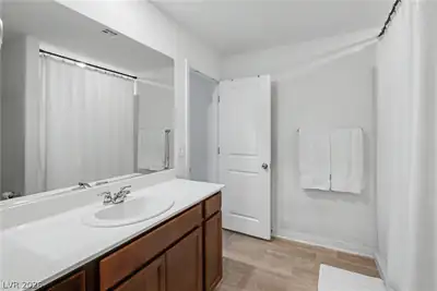 6860 Toros Street, Las Vegas, NV 89086 Primary Bathroom