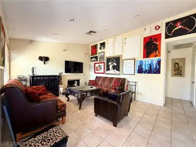6752 Arroyo Avenue, Las Vegas, NV 89103 Living Room