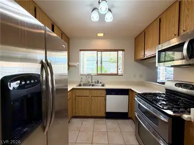 6752 Arroyo Avenue, Las Vegas, NV 89103 Kitchen