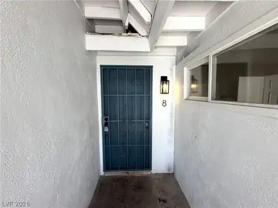 2030 Sunrise Avenue 8 Entry