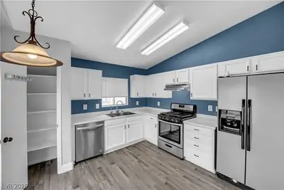 6404 Extreme Shear Avenue 101 Kitchen