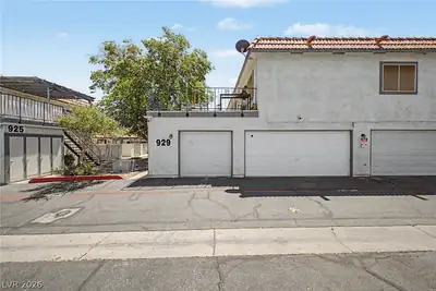 929 Willow Tree Drive D, Las Vegas