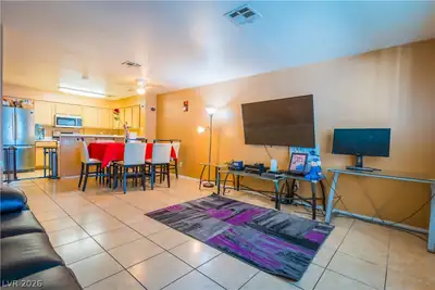 2124 Willowbury Drive B Living Room