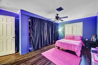 7600 Cromberg Avenue 201 Bedroom