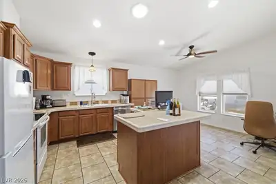 841 Montecito Drive Kitchen