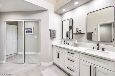 8211 Round Hills Circle, Las Vegas, NV 89113 Primary Bathroom