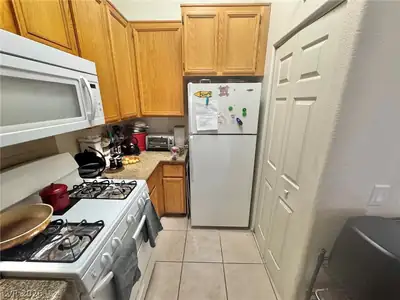 3318 North Decatur Boulevard 2040 Kitchen