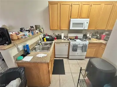 3318 North Decatur Boulevard 2040 Kitchen