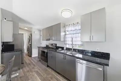 641 South Woodchips Road Kitchen