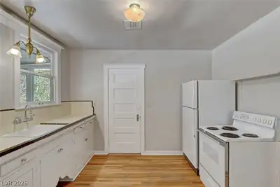 414 Ash Street, Boulder City, NV 89005 Kitchen