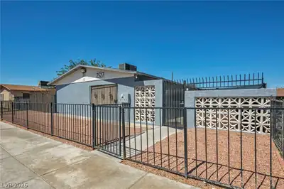 2527 Carroll Street, North Las Vegas, NV 89030 Front of Structure