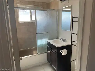 624 North 11th Street Bathroom