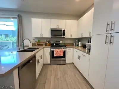 11238 Essence Point 210 Kitchen