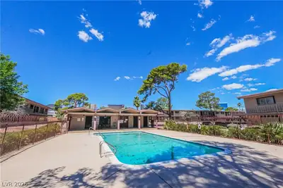 585 South Royal Crest Circle 9 Pool