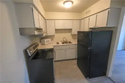 585 South Royal Crest Circle 9 Kitchen