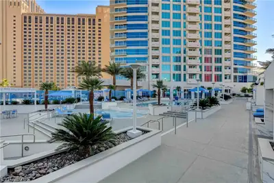 2700 Las Vegas Boulevard 2107 Pool