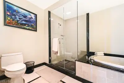 2700 Las Vegas Boulevard 2107 Bathroom