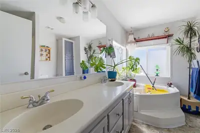 597 Krysta Lane, Pahrump, NV 89060 Primary Bathroom