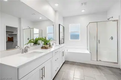 311 Mount Langley Street, Henderson, NV 89015 Primary Bathroom