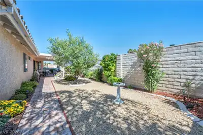 7713 Leavorite Drive Yard