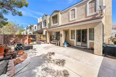 9125 Hampstead Avenue Patio