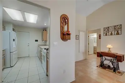 10625 Mission Lakes Avenue Kitchen