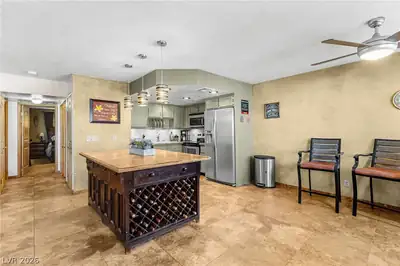 477 Mesa Boulevard 102 Kitchen
