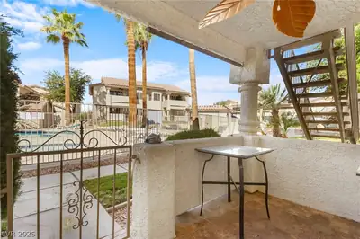 477 Mesa Boulevard 102 Patio