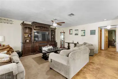 477 Mesa Boulevard 102 Living Room