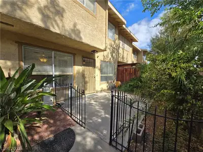 6425 Big Pine Way Patio