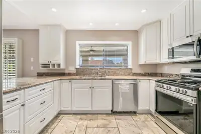 3181 Shadow Bluff Avenue, Las Vegas, NV 89120 Kitchen