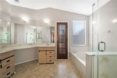 3181 Shadow Bluff Avenue, Las Vegas, NV 89120 Primary Bathroom