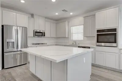 2555 Hampton Road 2207 Kitchen