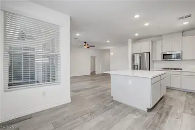 2555 Hampton Road 2207 Dining Area