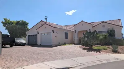1061 PIKES PEAK Court, Las Vegas, NV 89110 Front of Structure
