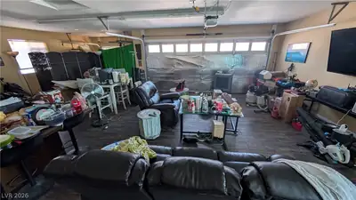 1061 PIKES PEAK Court, Las Vegas, NV 89110 Garage