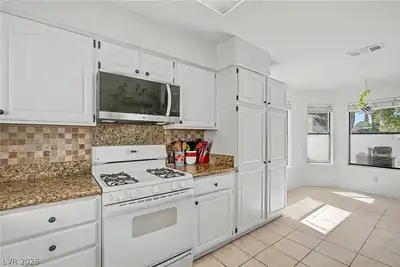 5264 Crooked Valley Drive, Las Vegas, NV 89149 Kitchen