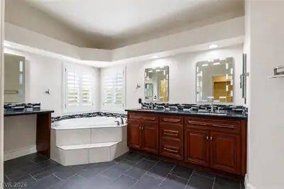 9592 Camino Capistrano Lane, Las Vegas, NV 89147 Primary Bathroom