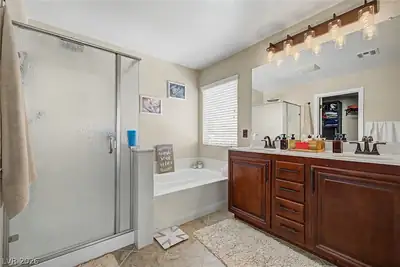 1147 Highbury Grove Street, Henderson, NV 89002 Primary Bathroom