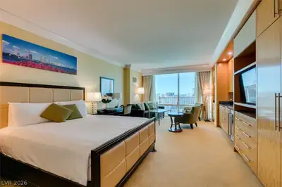 2000 FASHION SHOW Drive 4202 Bedroom