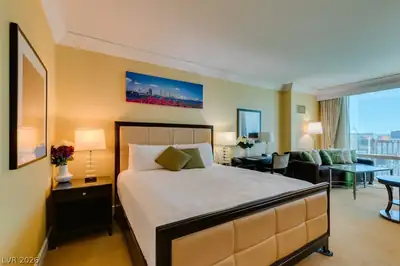 2000 FASHION SHOW Drive 4202 Bedroom