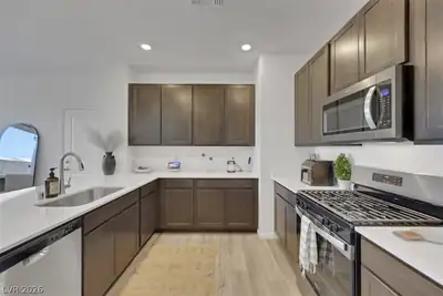 3651 Almada Lane, Henderson, NV 89044 Kitchen