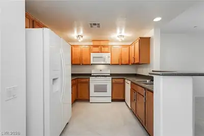 6868 Sky Pointe Drive 1084 Kitchen