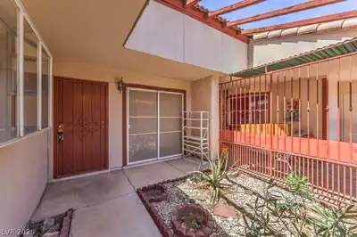 425 North Lamb Boulevard A Courtyard