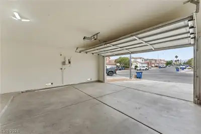 3872 Crest Horn Dr Drive, Las Vegas, NV 89147 Garage