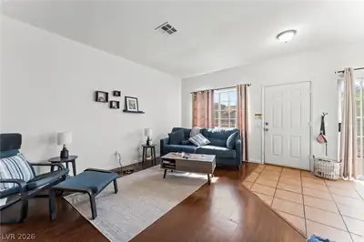 1851 Hillpointe Road 1424 Living Room