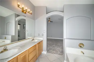 3525 Ponza Court, Las Vegas, NV 89141 Primary Bathroom