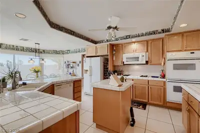 2721 Mallard Landing Avenue, Henderson, NV 89074 Kitchen