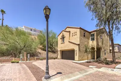 1556 Otero Valley Court, Henderson, NV 89074 Front of Structure